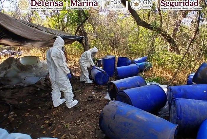 Desmantelan laboratorio y aseguran drogas en Sinaloa