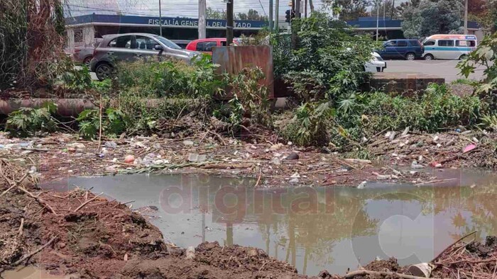 Después de trabajos de limpieza, dren Barajas continúa con basura