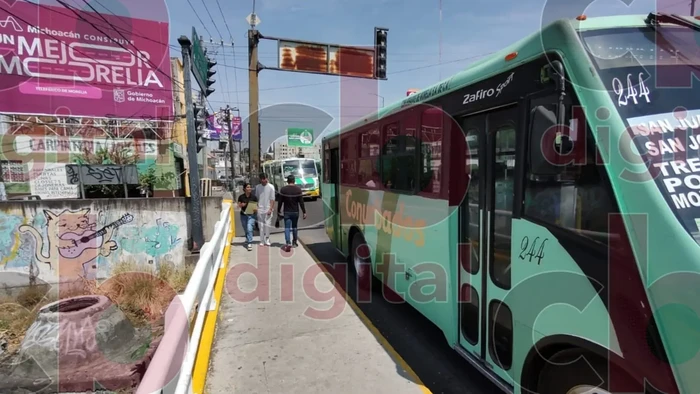 Desquicio vehicular durante bloqueos de transportistas