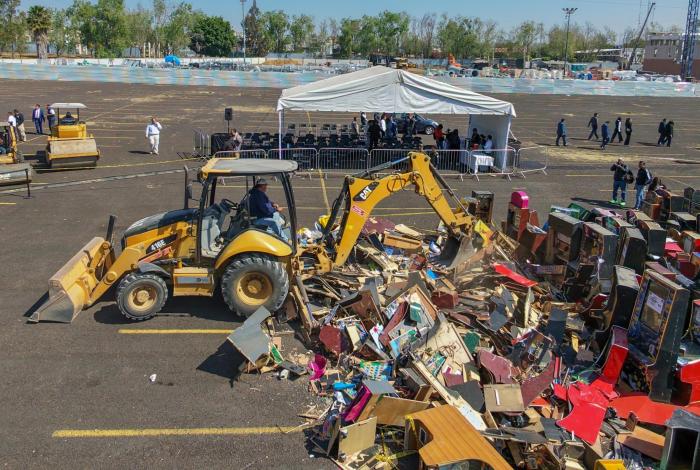 Destruyen 803 tragamonedas; dejaban 9 mdp al cr1men en Michoacán