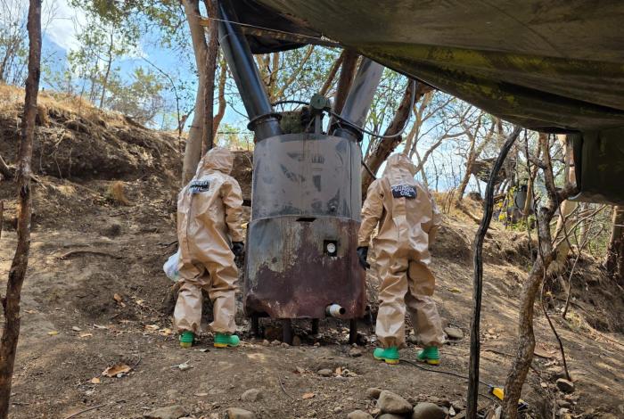 Destruyen narc0laboratori0 en Peribán