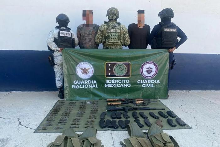Detenidos 2 hombres en posesión de armas largas y municiones en Parácuaro: SSP