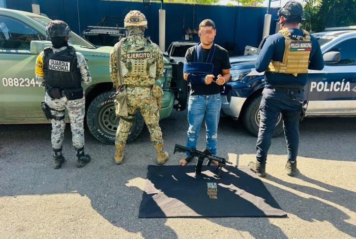 Detiene a sujeto con arma larga en la comunidad de San Juan Bosco, en LC