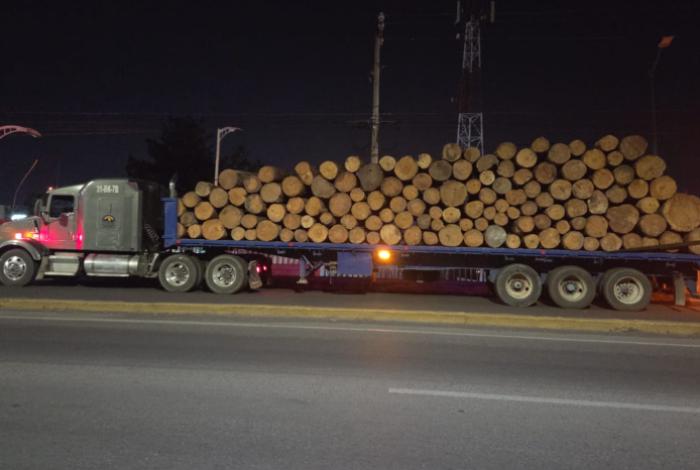 Detiene FGE a un hombre por transporte ilegal de madera en el libramiento de Morelia
