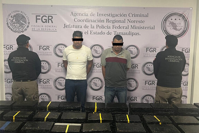 Detienen a 2 personas que llevaban más de 700 kilos de metanfetamina ocultos en cajas de tostadas