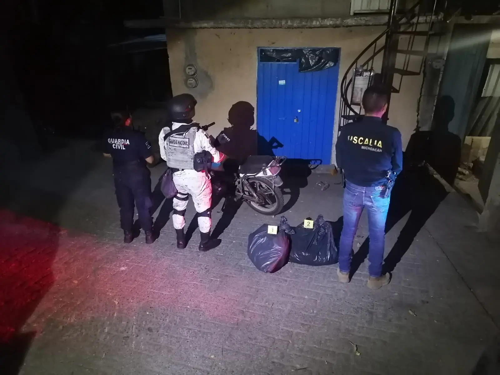 Detienen a adulto mayor con droga tras cateo en Carácuaro