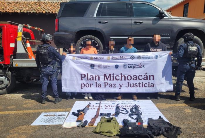 Detienen a cinco con armas, droga y vehículos, en Villa Morelos