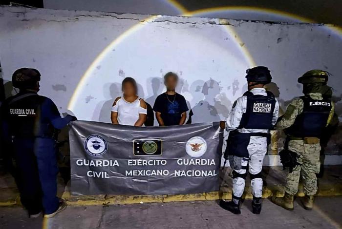 Detienen a dos personas con moto robada en Apatzingán