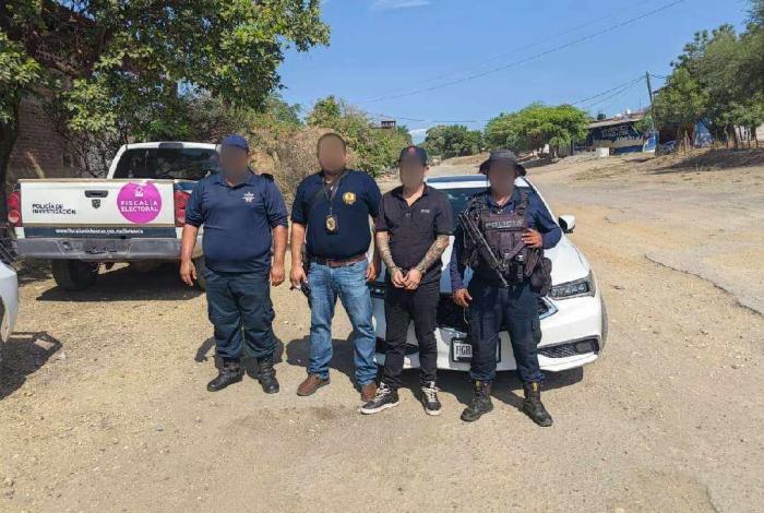 Detienen a exautodefensa en Tepalcatepec por conducir auto robado con violencia