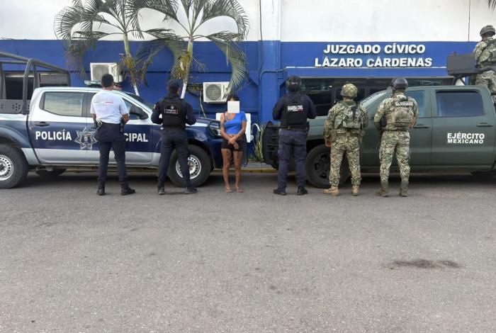 Detienen a una mujer con dr0g4 en Lázaro cárdenas