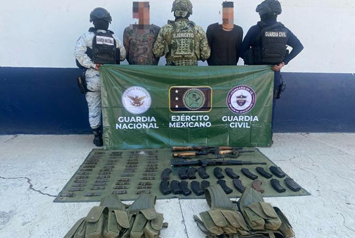 Detienen en Parácuaro a 2 hombres en posesión de armas largas y más de 500 municiones