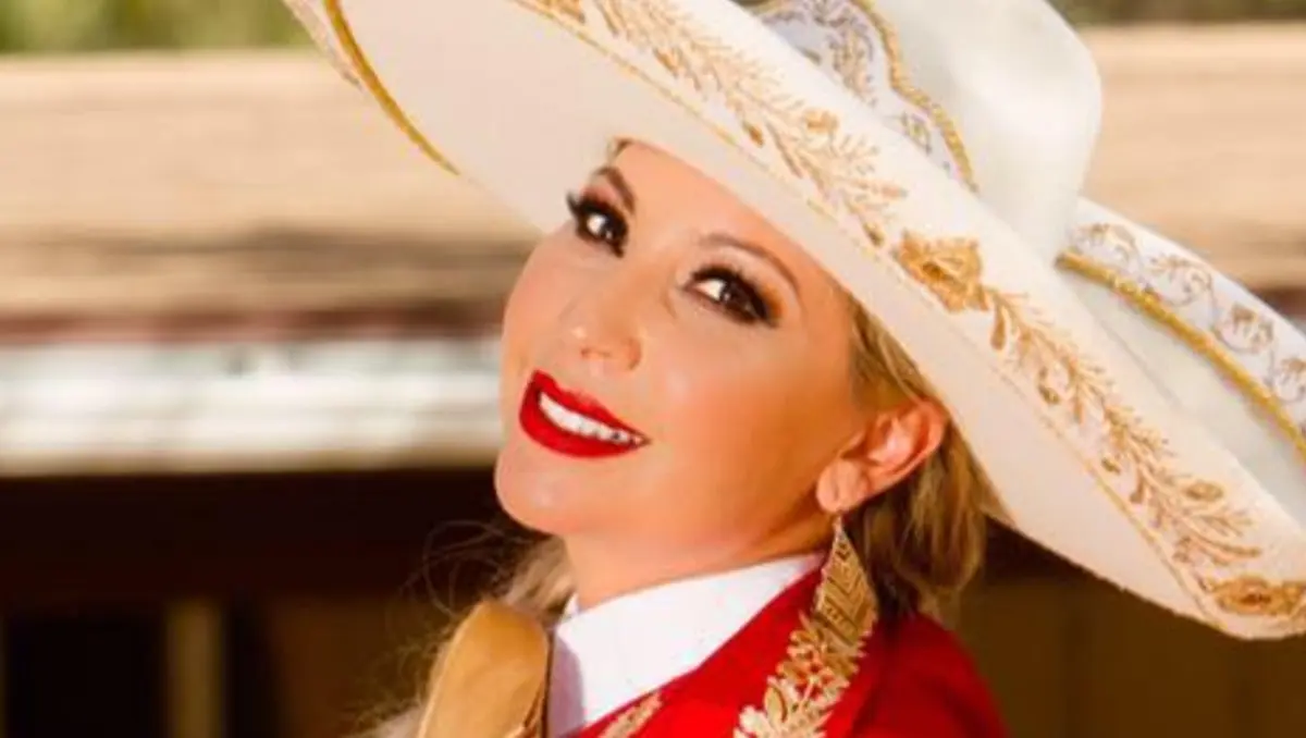 Deyra Barrera se disculpa por equivocarse al cantar el Himno Nacional Mexicano durante el Worlds Collide