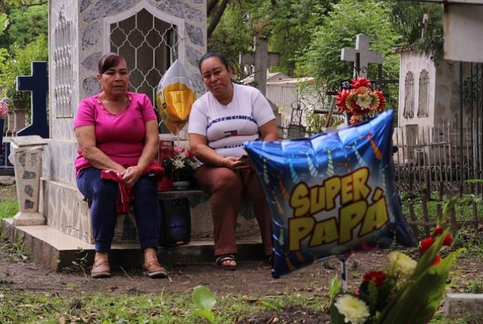 Día del Padre: visitan a papá en el Panteón Municipal de Morelia para honrar su recuerdo