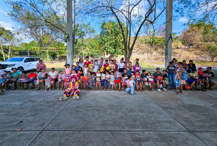 DIF Municipal lleva Caravana de Reyes Magos a Las Higueras y San Juan Bosco