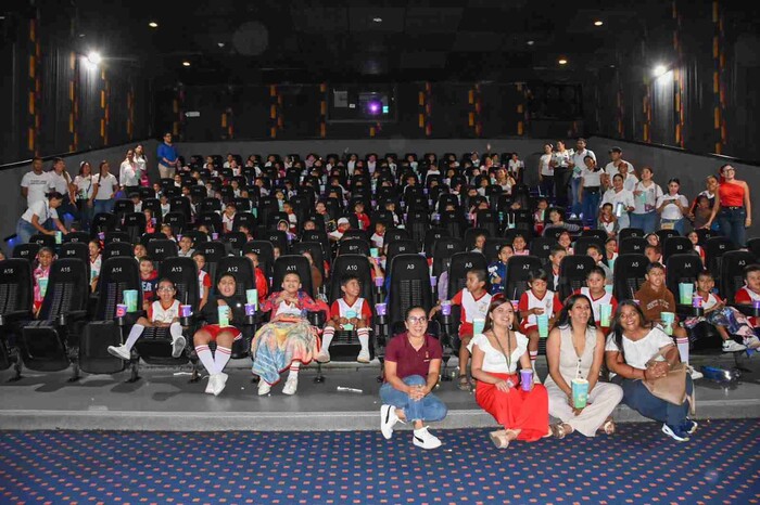 DIF Municipal y Cinépolis Regala a Niñas y Niños Función de Cine