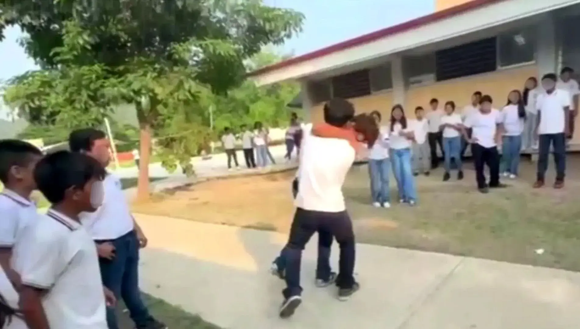 Difunden riña entre adolescentes en una secundaria de Colima; un alumno fue hospitalizado | VIDEO