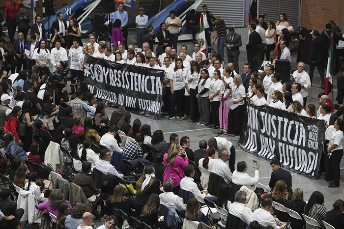 Diputados discuten la reforma al Poder Judicial en medio de protestas