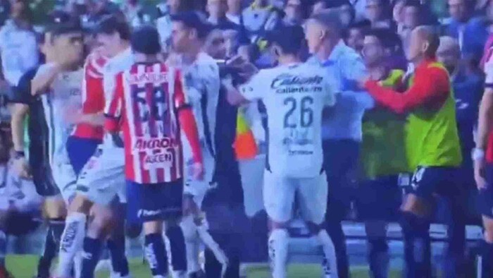 Director Técnico de Chivas patea a James Rodríguez