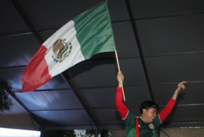 Disparos en Apatzingán terminan en estampida durante celebración del Tri