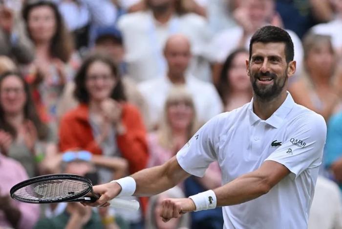 Djokovic supera a De Minaur y avanza en Wimbledon