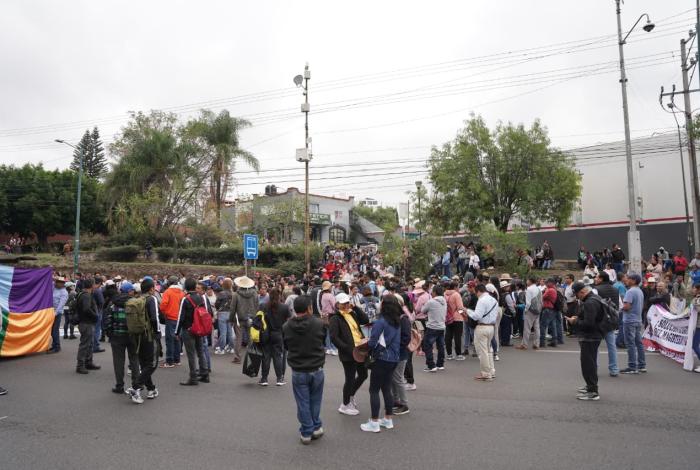 Docentes reclaman segridad en sus labores; se manifiestan en Morelia y Zitácuaro
