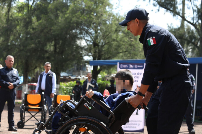 Dona SSP sillas de ruedas a niñas y niños del Programa de Equinoterapia