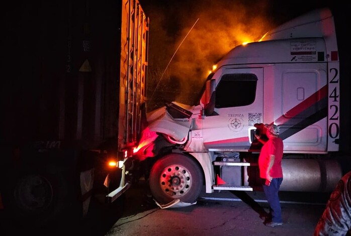 Dos accidentes carreteros dejan cuantiosos daños pero ninguna víctima