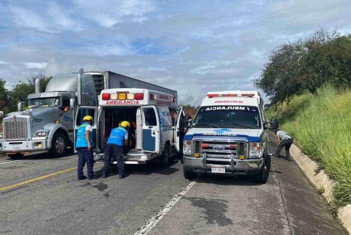 Dos accidentes en la Autopista Siglo XXI dejan tres heridos y daños materiales