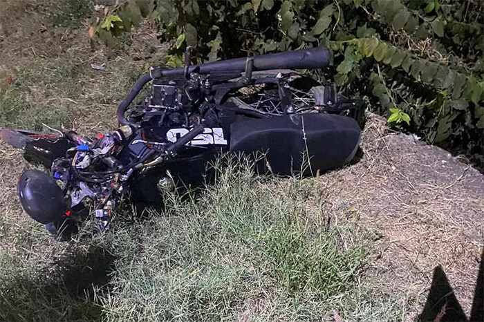 Dos adolescentes heridos, saldo de un accidente de moto en Apatzingán