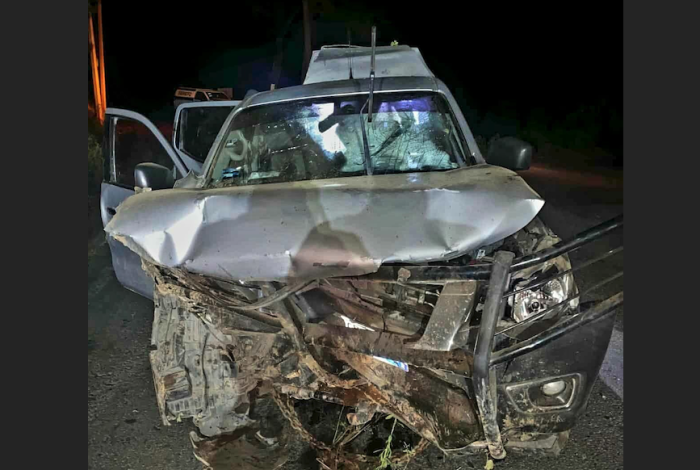 Dos fallecidas y tres heridos al caer camioneta a barranco en la carretera Opopeo-Tacámbaro
