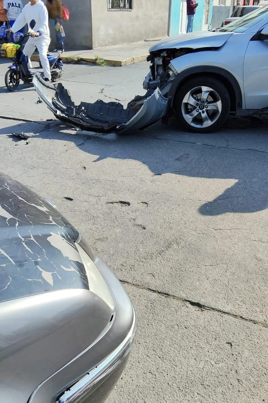 Dos lesionados deja choque de autos en Morelia