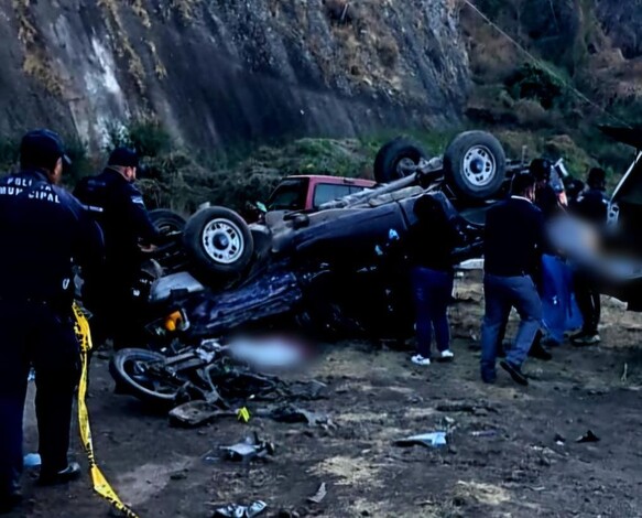 Dos mu3rtos y un herido en carambola de dos vehículos y una moto