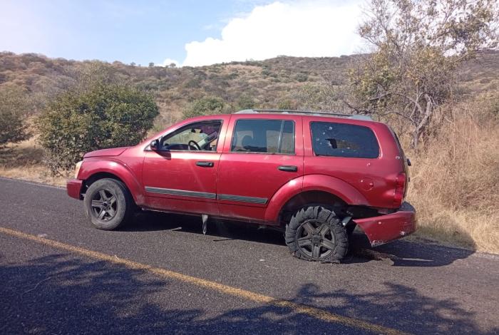 Dos oficiales lesionados y un presunto delincuent3 abatid0, saldo de ataque en Apatzingán