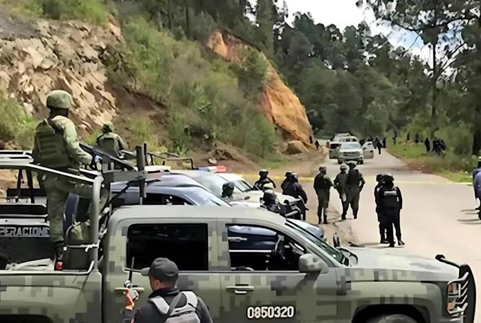 Dos presuntos delincuentes abatidos y varios vehículos asegurados, resultado de operativo en Michoacán