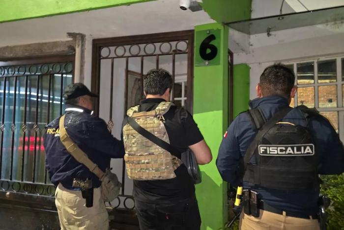 Durante cateo en Uruapan aseguran armas, drogas, equipo táctico y pólvora; hay un detenido