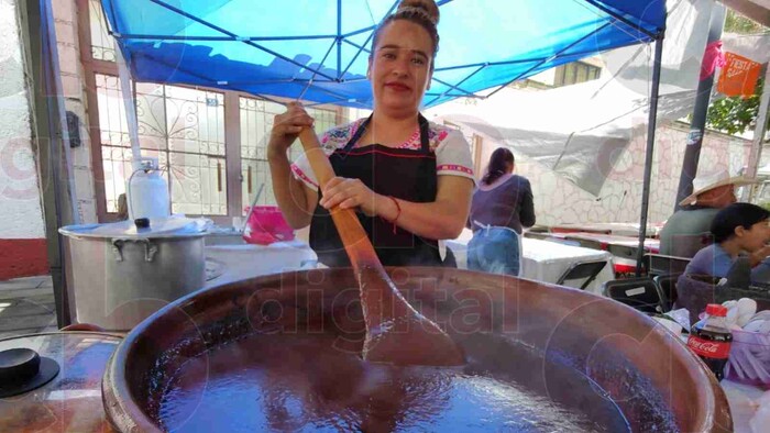 Durante tres generaciones han realizado mole de receta familiar