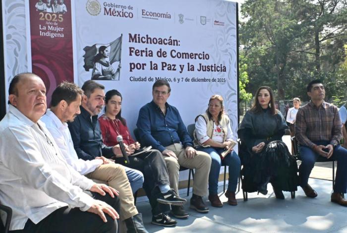Ebrard encabeza Feria de Comercio por la Paz y la Justicia, con más de 150 expositores de Michoacán