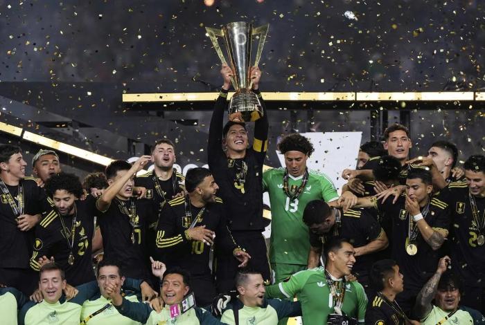 Edson Álvarez: “Hay que mantener los pies en la tierra, hay mucho que mejorar”