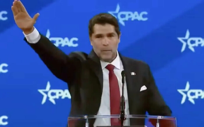 Eduardo Verástegui y otras figuras en polémica por saludo nazi en la CPAC