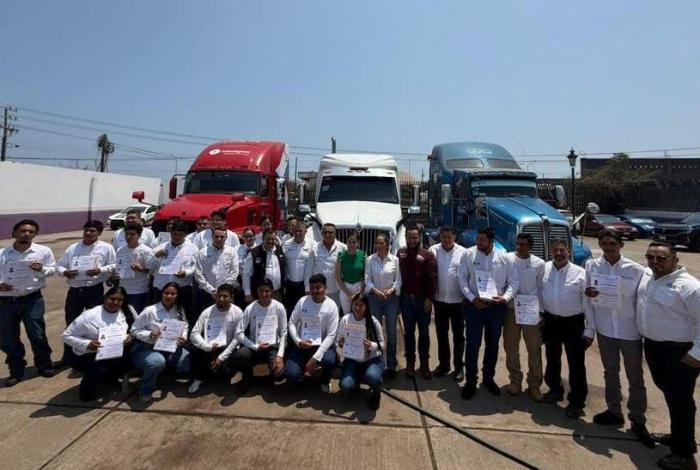 Egresa la primera generación de operadores de tractocamión en Lázaro Cárdenas: Icatmi