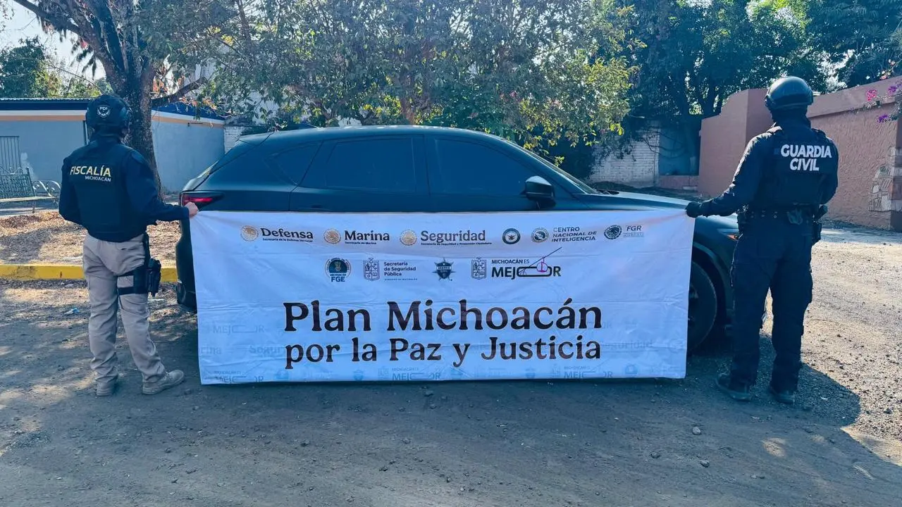 Ejecuta FGE 5 cateos; hay 3 detenidos, droga, armas y vehículos asegurados