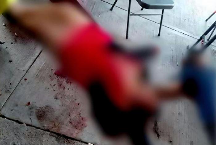 Ejecutan a balazos a pareja de jóvenes de entre 20 y 25 años en Parácuaro