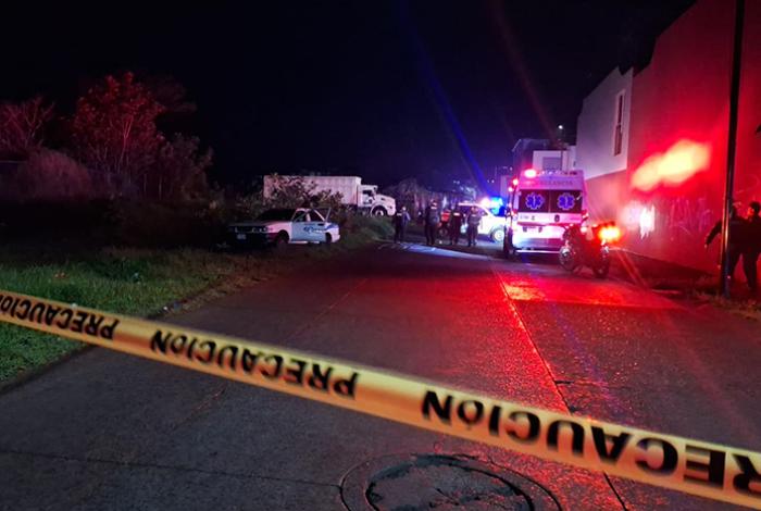 Ejecutan a balazos a taxista en el Fraccionamiento Los Viñedos, Uruapan