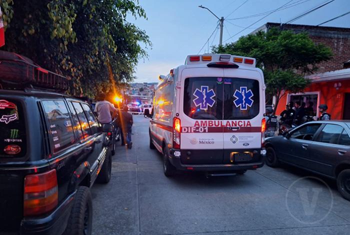Ejecutan a un hombre a bordo de una camioneta estacionada, en Uruapan