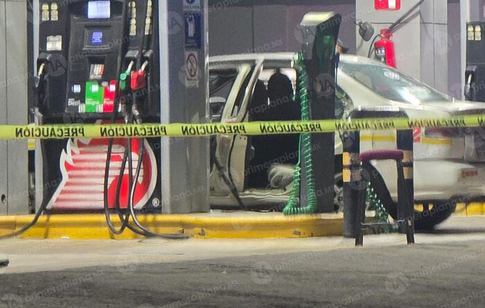 Ejecutan a una mujer dentro de un taxi en gasolinera de Zamora