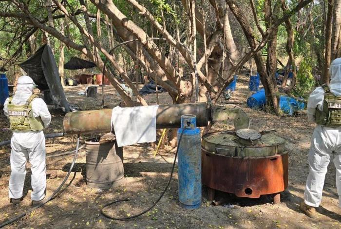Ejército desmantela mega-narc0laboratorio en Tepalcatepec