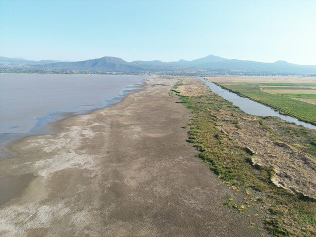 El 90% del agua del Lago de Pátzcuaro se usa para agricultura, pero se desperdicia: Bedolla