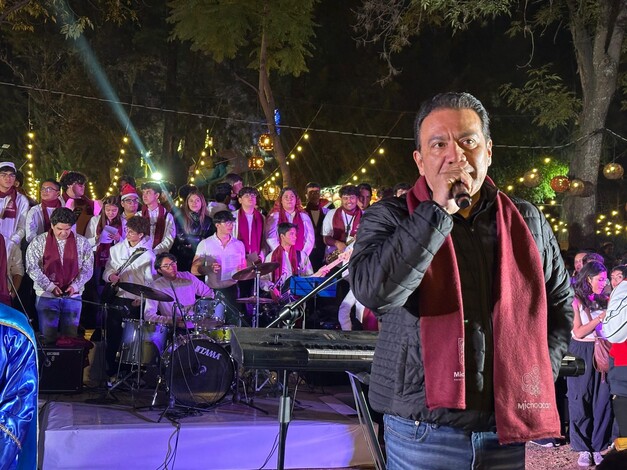 El Coro Monumental Navideño llenó de música y alegría los jardines de Ceconexpo