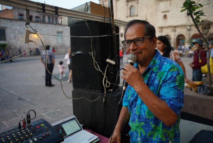 El Gallito: el DJ de los abuelitos de San Agustín