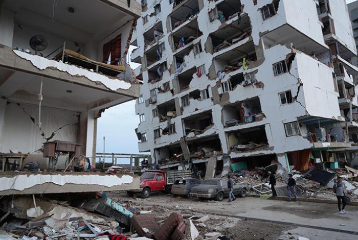 El grito de auxilio en una ciudad devastada en Venezuela que espera por rescatistas